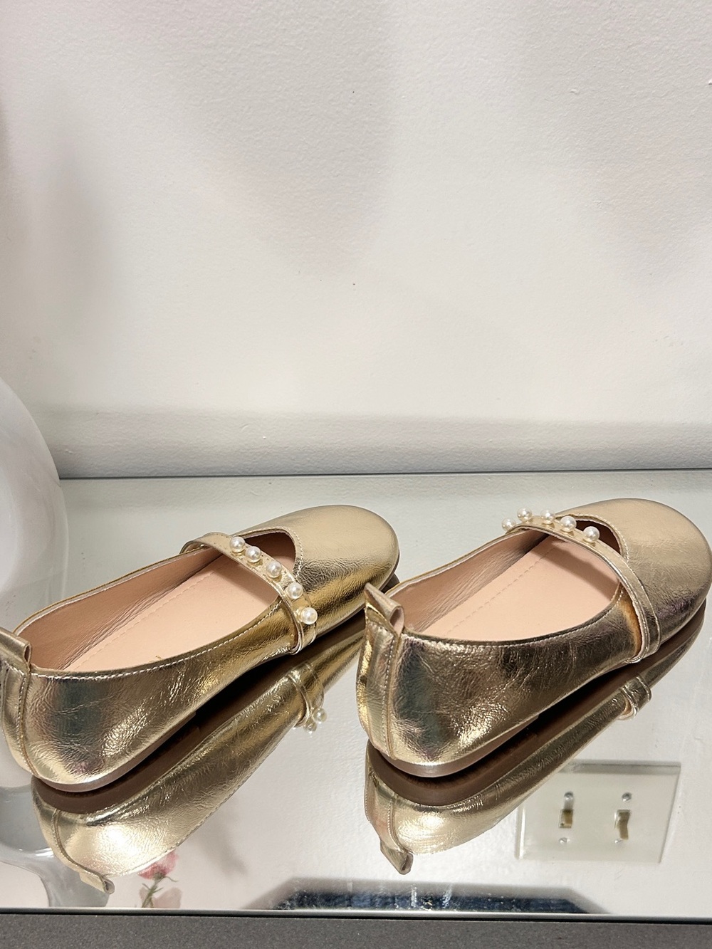Girls Gold Pearl Mary Jane Flats EU 35 US 4 Dress Shoes - Picture 6 of 7